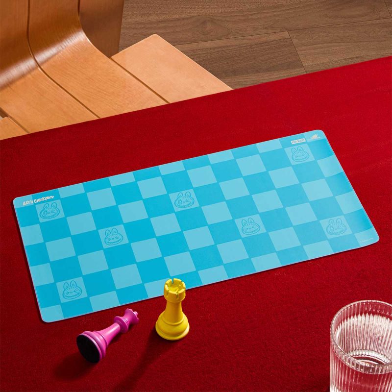 Tapis de Bureau Labubu pour Ordinateur – Série Let’s Checkmate – Image 4