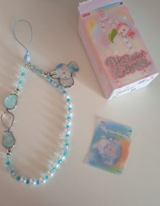 Bijou de téléphone Labubu Happiness- Big Into Energy Series photo review